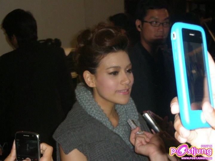 เหล่าดาราร่วมเดินแบบในงานB2S Enjoy Winter @ CTW