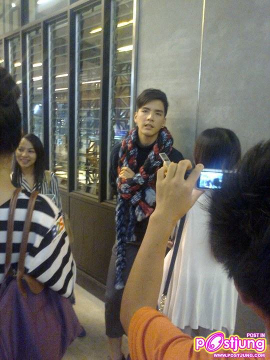 เหล่าดาราร่วมเดินแบบในงานB2S Enjoy Winter @ CTW