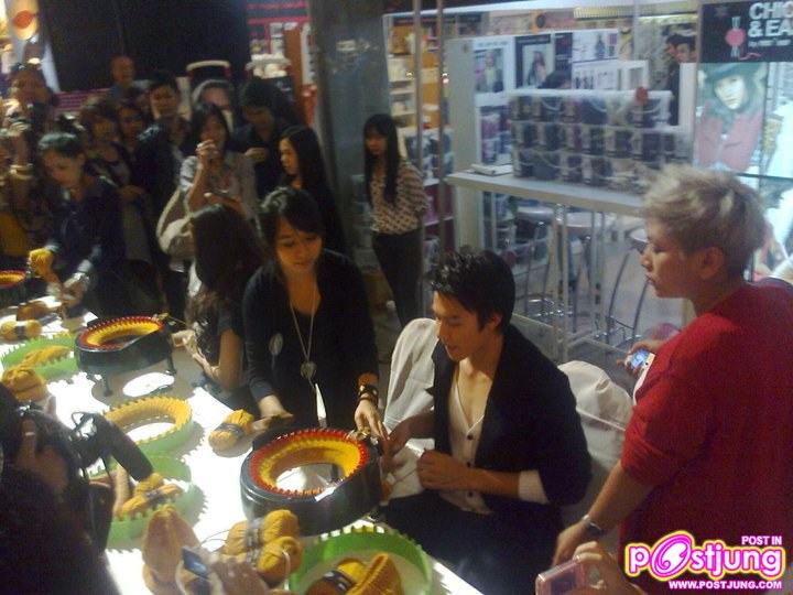 เหล่าดาราร่วมเดินแบบในงานB2S Enjoy Winter @ CTW