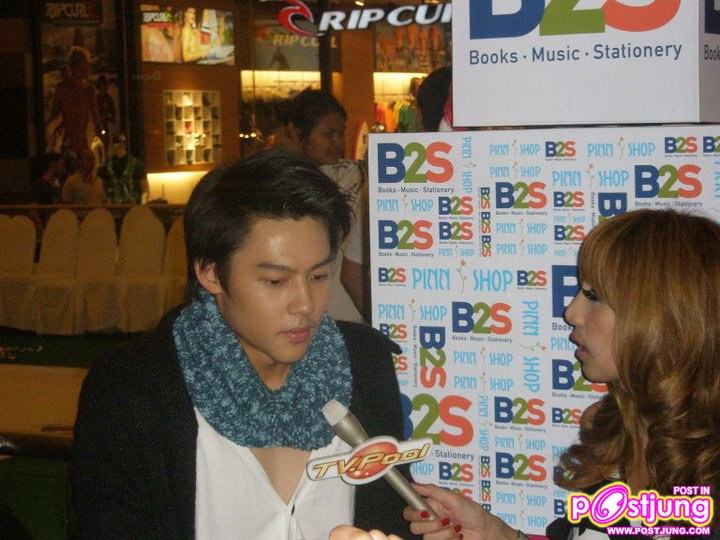 เหล่าดาราร่วมเดินแบบในงานB2S Enjoy Winter @ CTW