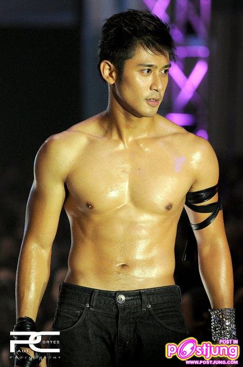 Photoshoot men album 106 Rocco Nacino