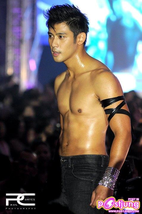 Photoshoot men album 106 Rocco Nacino