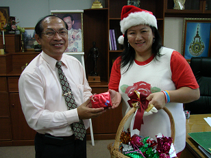 เมื่อสาวๆเป็นซานตาครอส