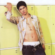 คนนี้น่ารักครับ หล่อเข้มดี