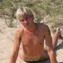 ทะเลหาดทรายกับชายหนุ่ม