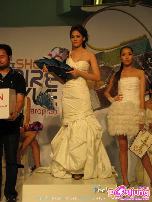ชมพู่ เดินแฟชั่นโชว์Bags & Shoes...Inspire Instyle