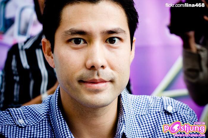 ดาราช่อง3 แจกลายเซ็นปฏิทินช่อง 3 ณ. ตึกมาลีนนท์