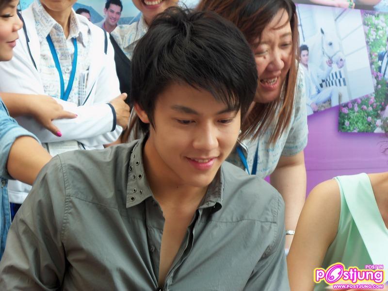 ดาราช่อง3 แจกลายเซ็นปฏิทินช่อง 3 ณ. ตึกมาลีนนท์