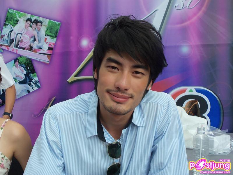 ดาราช่อง3 แจกลายเซ็นปฏิทินช่อง 3 ณ. ตึกมาลีนนท์