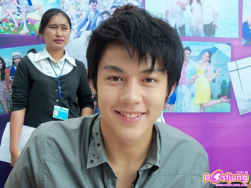 ดาราช่อง3 แจกลายเซ็นปฏิทินช่อง 3 ณ. ตึกมาลีนนท์