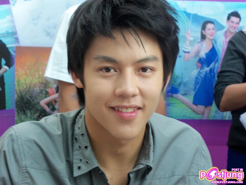 ดาราช่อง3 แจกลายเซ็นปฏิทินช่อง 3 ณ. ตึกมาลีนนท์