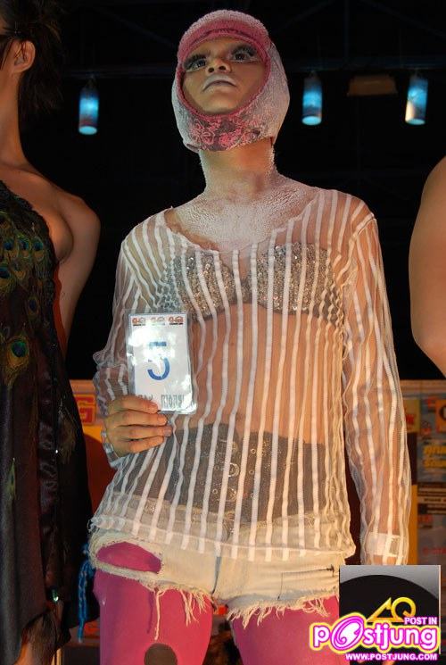 กระจกวิเศษเอ๋ย บอกข้าเถิดใครงามเลิศในปฐพี