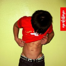 มามะ!!! ช่วยน้องนายแบบ น่ารักคนี้ใส่เสื้อหน่อย