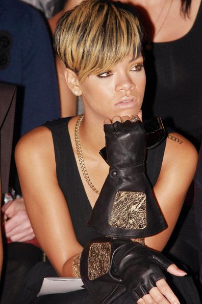 วิวัฒนาการทรงผมของ  Rihanna