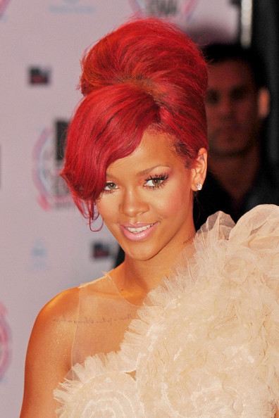 วิวัฒนาการทรงผมของ  Rihanna