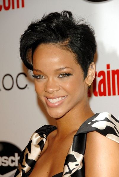 วิวัฒนาการทรงผมของ  Rihanna
