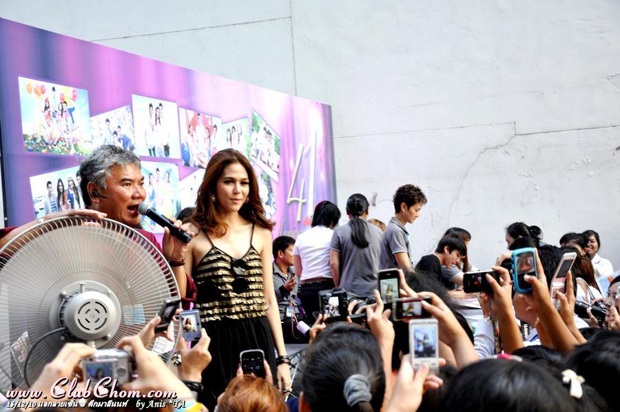 ชมพู่ มากแจกปฏิทินช่อง3 อาคารมาลีนนท์แทบแตกคนเยอะมาก