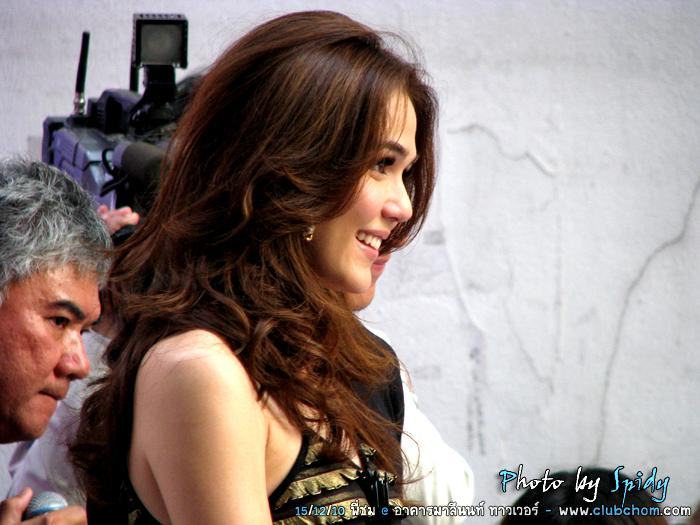 ชมพู่ มากแจกปฏิทินช่อง3 อาคารมาลีนนท์แทบแตกคนเยอะมาก