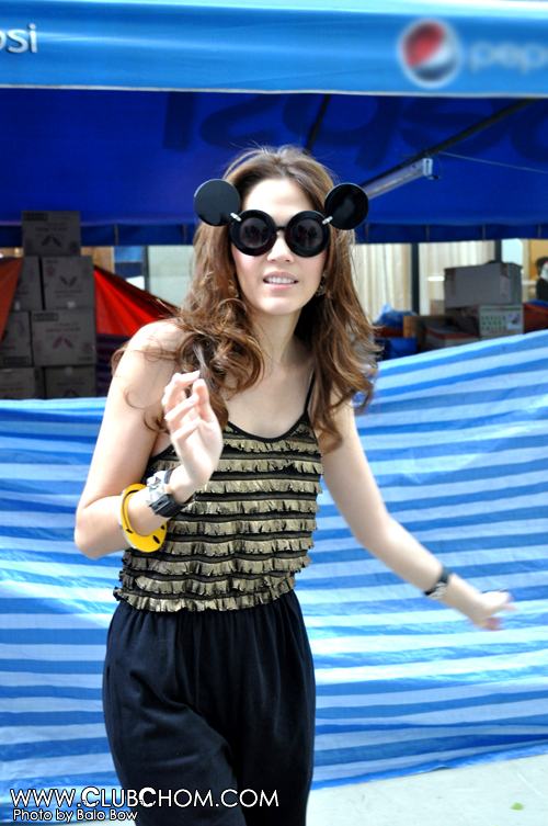 ชมพู่ กับแฟชั่นที่ใส่มาแจกปฏิทินช่อง3 น่ารักมากๆ