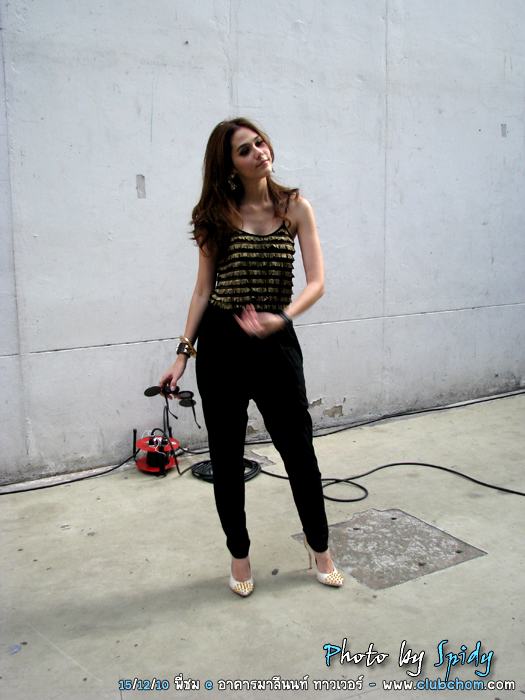 ชมพู่ กับแฟชั่นที่ใส่มาแจกปฏิทินช่อง3 น่ารักมากๆ