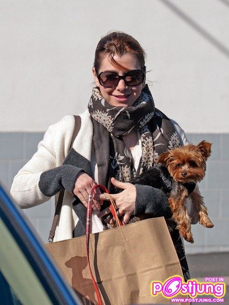 Alyson Hannigan And Daughter Satyana (คอหนัง American Pie 1-2-3 ต้องจำเธอได้...สุดยอดเลย)