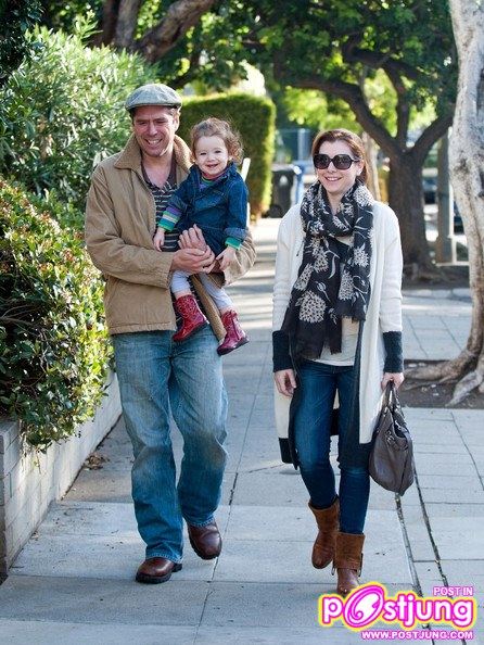 Alyson Hannigan And Daughter Satyana (คอหนัง American Pie 1-2-3 ต้องจำเธอได้...สุดยอดเลย)