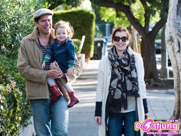 Alyson Hannigan And Daughter Satyana (คอหนัง American Pie 1-2-3 ต้องจำเธอได้...สุดยอดเลย)
