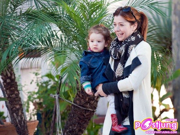 Alyson Hannigan And Daughter Satyana (คอหนัง American Pie 1-2-3 ต้องจำเธอได้...สุดยอดเลย)