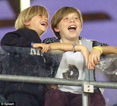 ชุดไหนเริ่ดที่สุดในเดือนตุลนี้ มาอัปเดตเทรนกันหน่อย อัลบั้มนี้ เท่มาก!!!