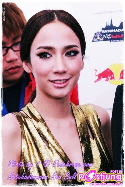 อั้ม VS พลอย @ ราชดำเนิน