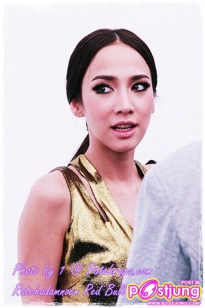 อั้ม VS พลอย @ ราชดำเนิน