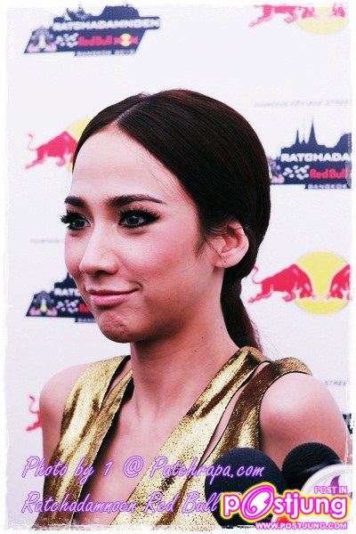 อั้ม VS พลอย @ ราชดำเนิน