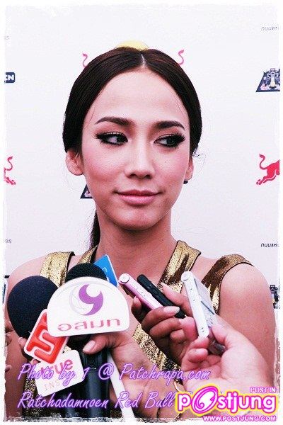 อั้ม VS พลอย @ ราชดำเนิน