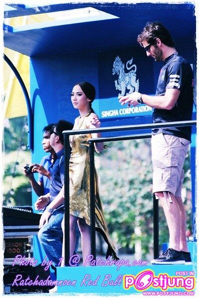 อั้ม VS พลอย @ ราชดำเนิน