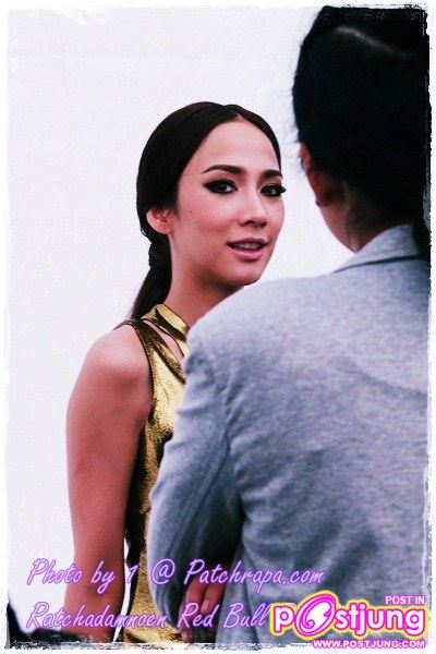 อั้ม VS พลอย @ ราชดำเนิน