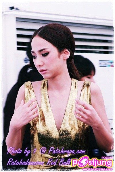 อั้ม VS พลอย @ ราชดำเนิน