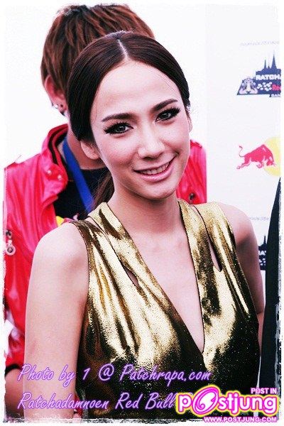 อั้ม VS พลอย @ ราชดำเนิน