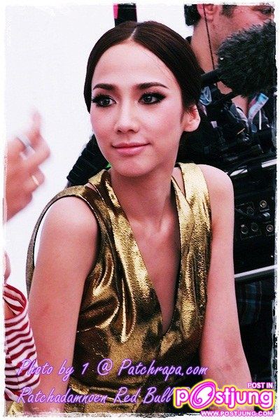 อั้ม VS พลอย @ ราชดำเนิน