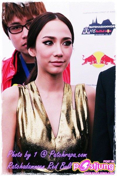 อั้ม VS พลอย @ ราชดำเนิน