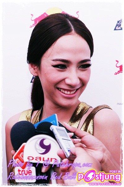 อั้ม VS พลอย @ ราชดำเนิน