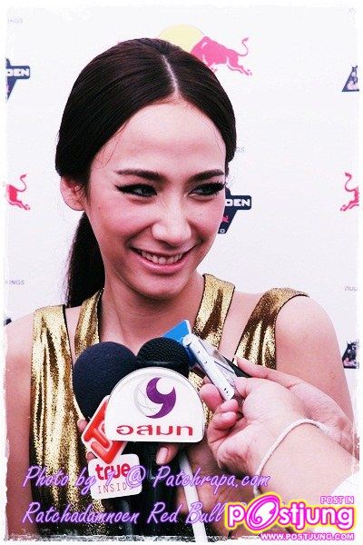 อั้ม VS พลอย @ ราชดำเนิน