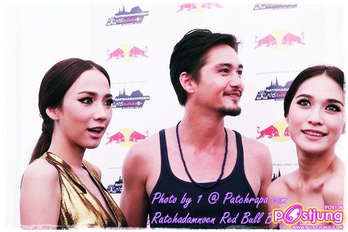 อั้ม VS พลอย @ ราชดำเนิน