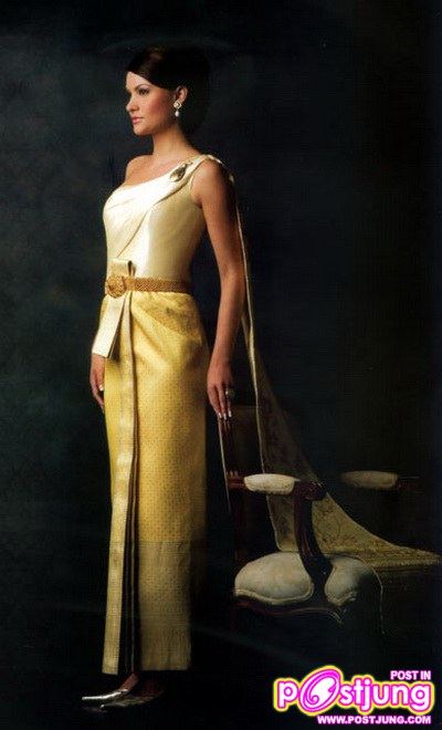 สตรี กับ ชุดไทย งามอย่างมีเอกลักษณ์