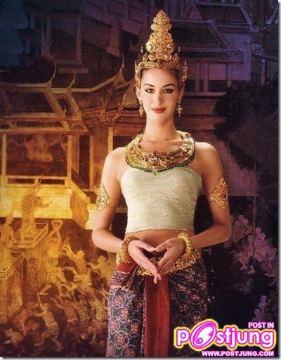 สตรี กับ ชุดไทย งามอย่างมีเอกลักษณ์