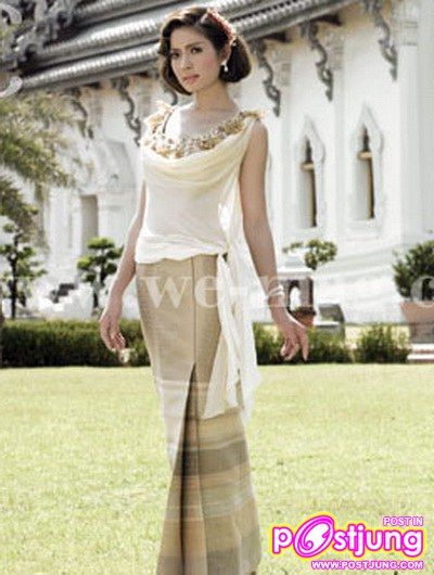 สตรี กับ ชุดไทย งามอย่างมีเอกลักษณ์