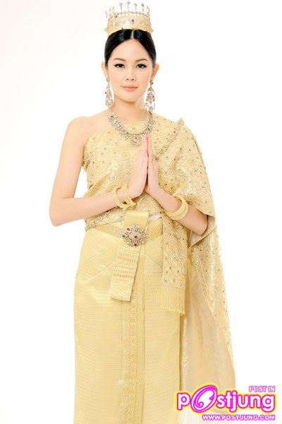 สตรี กับ ชุดไทย งามอย่างมีเอกลักษณ์