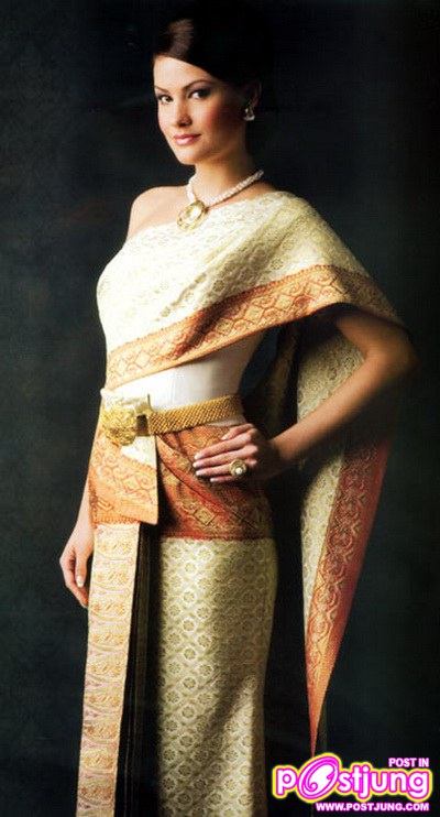 สตรี กับ ชุดไทย งามอย่างมีเอกลักษณ์