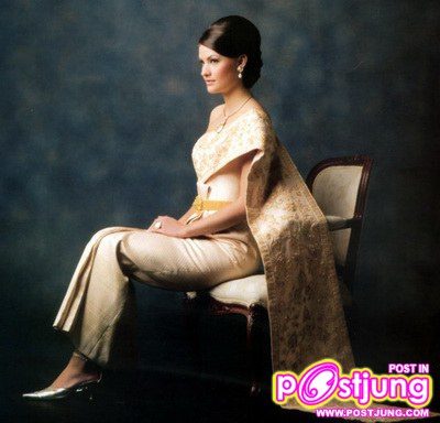 สตรี กับ ชุดไทย งามอย่างมีเอกลักษณ์