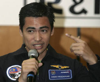 หนุ่มหล่อมาเลย์