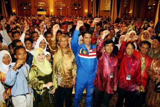 หนุ่มหล่อมาเลย์